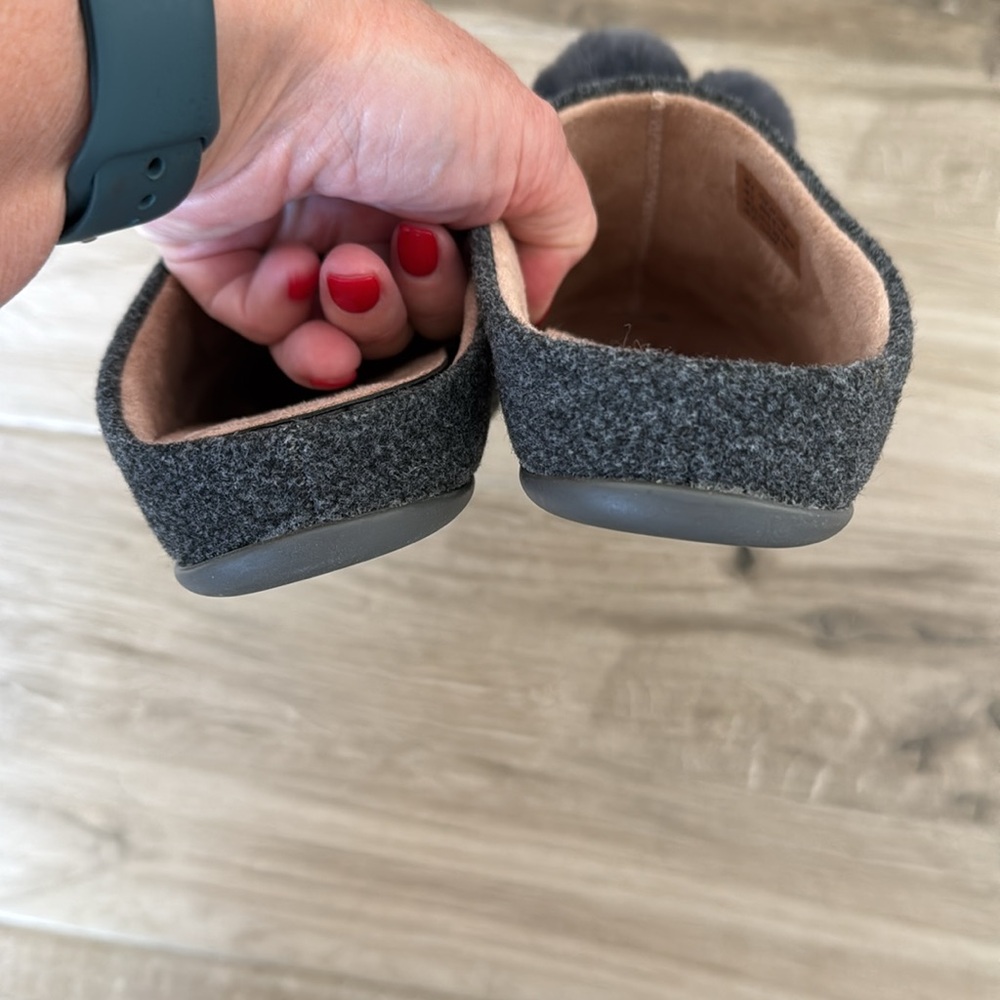 New FitFlop 6 Chrissie Pom Pom Slippers Pewter Gray - Picture 4 of 6